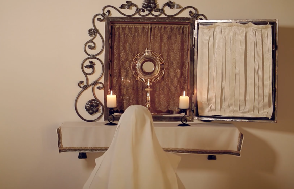 Egyedül az egyedüli Istennel